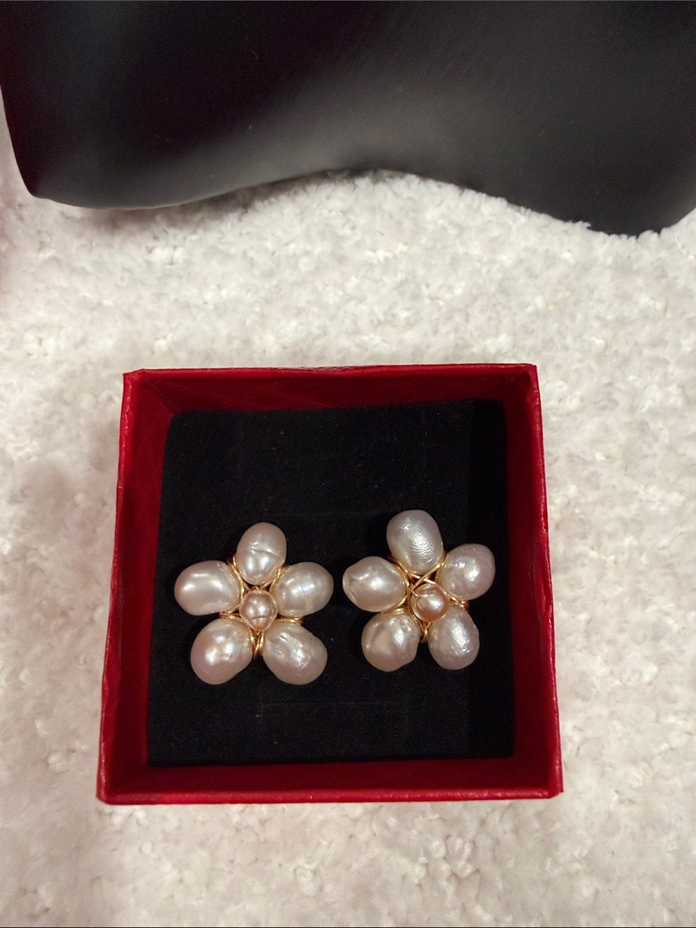 Pearl Flower Cluster Stud Earrings - Gold Tone